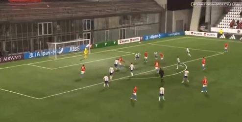 81分钟绝杀！5.5万人口小岛爆冷 鱼腩翻身创奇迹