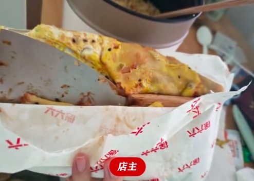 煎饼店误把铲子打包给顾客 店主上门取回