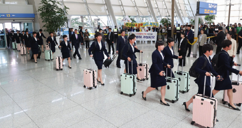 朝鲜女足经由北京前往日本参加亚运会
