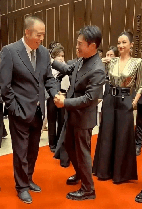 梦回高启强！张颂文晒后台吃东西生活vlog，一个月减掉8斤