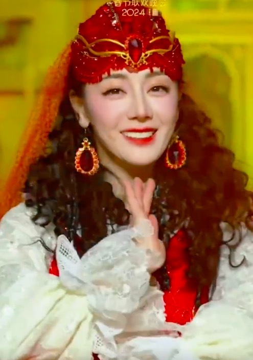 新疆的电视台有迪丽热巴专栏 非制度化的"娘家人宠爱"