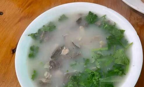哈尔滨32年老店不卖包子卖烧麦，1元1个火爆全城，秘密藏了啥？