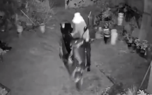 為當(dāng)“榜一大哥” 男子盜6輛電動(dòng)車換錢打賞女主播