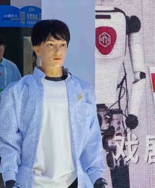 全国首位机器人博士生入学上戏 开创艺术与科技融合新篇章