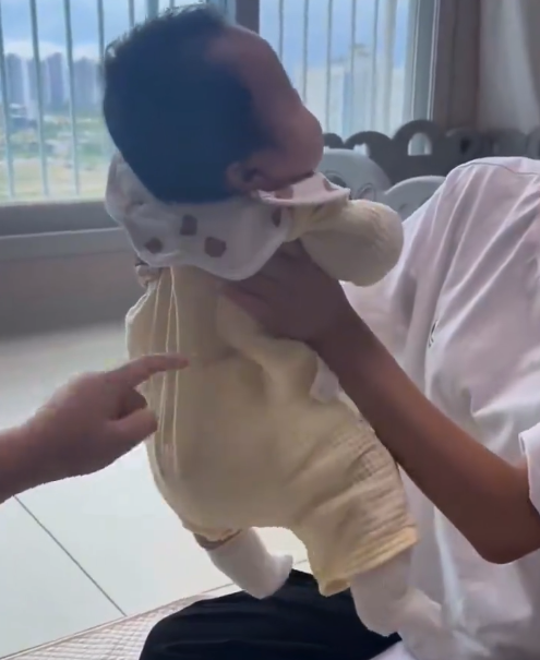 宝宝身上这些小机关，再不玩可就没有了