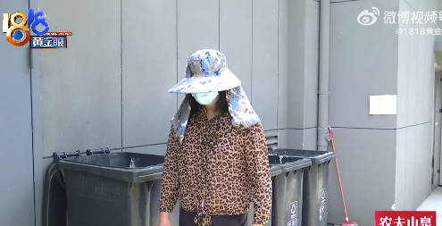 女子称带娃时捡纸板被物业员工拍了照还上手推搡