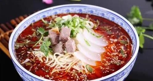 南方人吃面条，北方人吃面条，网友：没有对比就没有伤害