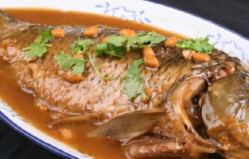 鱼腥味的“克星”，一斤只需放2克，鱼肉鲜嫩没腥味，汤鲜香奶白