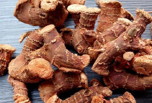 鱼腥味的“克星”，一斤只需放2克，鱼肉鲜嫩没腥味，汤鲜香奶白