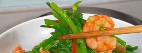 韭菜炒虾仁的做法？大厨教你做韭菜炒虾仁，鲜香味美，营养丰富！