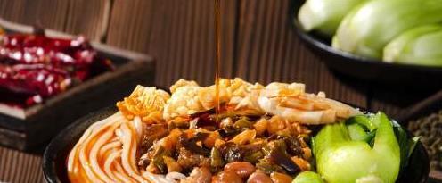 螺蛳粉为何能成为柳州人的心头好？传统美食与现代生活的融合，本地人分享