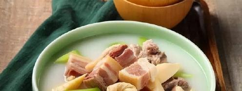 鲜到掉眉的味觉盛宴：福建“腌笃鲜”
