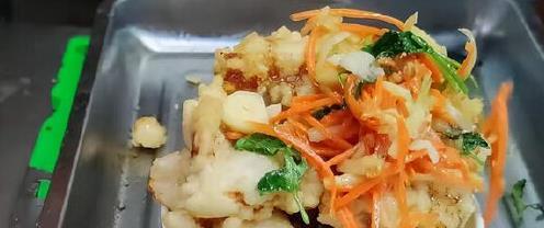 哈尔滨大厨南下南京，19元锅包肉征服食客，一天狂卖百份火爆夜市