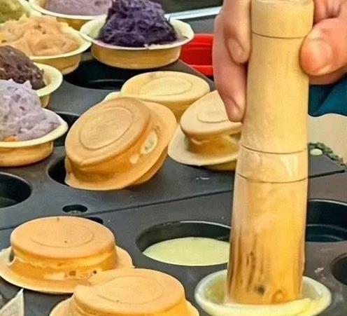 小伙车轮饼卖5元，料足味美生意火爆！两小时卖500个的秘诀大揭秘