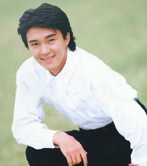 周星驰：从贫民区到喜剧之王，他用努力书写了传奇人生！