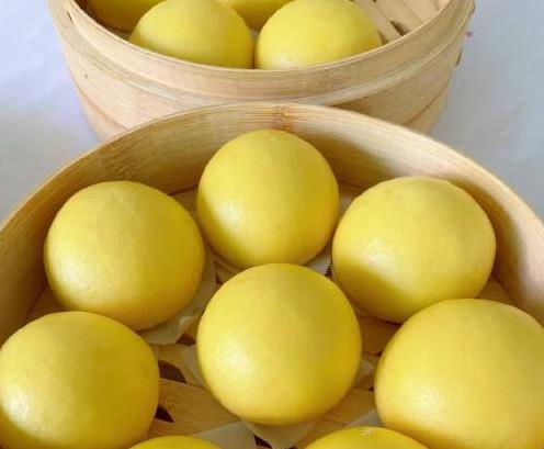 昨天做了南瓜馒头,超松软香甜,营养丰富,老人孩子都抢着吃!