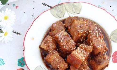 电饭煲做红烧肉，简单3步出锅，香到邻居敲门？