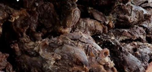 黄河边牛肉面馆爆满，40斤面团累断手，一天3头牛够吃吗？