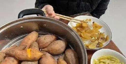 红薯甜到心坎却暗藏危机，搭错食物肚子翻江倒海，你敢试吗
