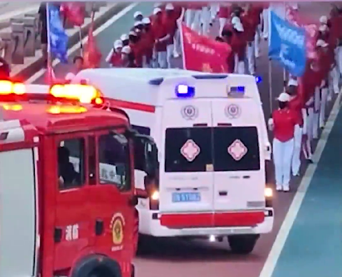 派出所回應(yīng)暴走團(tuán)占道逼停救護(hù)車
