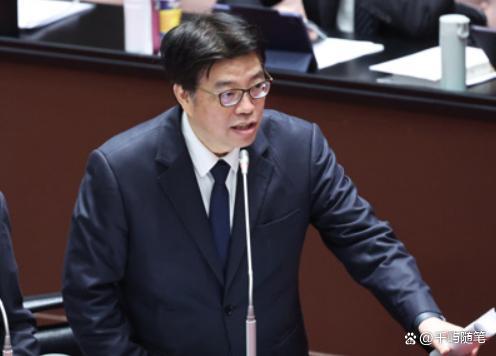 媒体评洪秀柱撰文力挺郑丽文访陆 坚守初心促和平