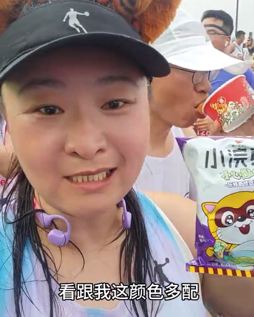 难怪都爱跑马拉松，跟吃流水席一样