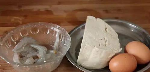 豆腐虾仁蒸蛋超简单，营养翻倍孩子爱吃，你家餐桌缺这菜？