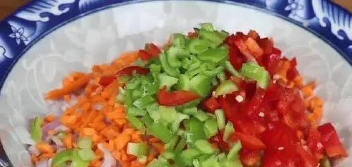 洋葱加3蛋，筷子一搅香翻天，邻居抢着要秘方
