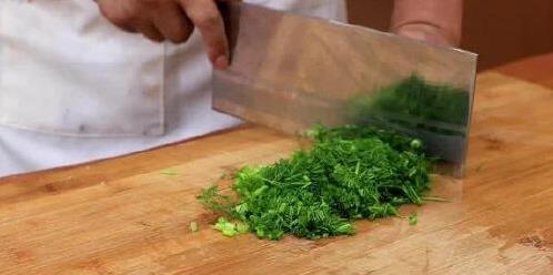 一家老小围着包饺子，香喷喷茴香馅的秘密，学会后全家夸你行
