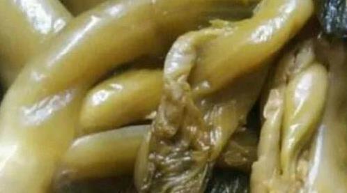 农村酸菜一坛吃仨月，简单三步腌出脆爽味，你家秘方藏了啥？