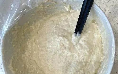 和面用错水，葱饼硬如石！老板教我一招，柔软又香脆