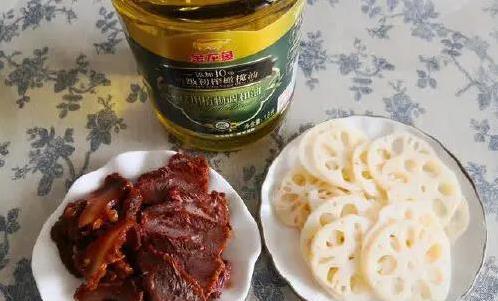 10分钟炒出硬菜，酱牛肉搭脆莲藕，邻居闻香都来敲门