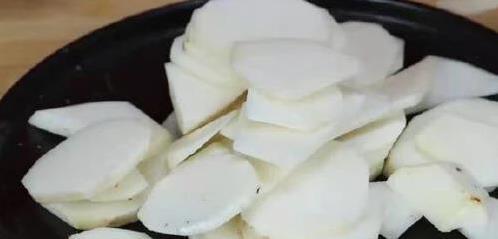 芋头也能变抢手货？裹上面包糠一煎，香到全家抢着吃