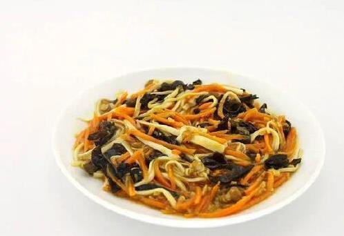 杏鲍菇手撕秒变下饭神器，十分钟上桌，碗里米饭都不够吃