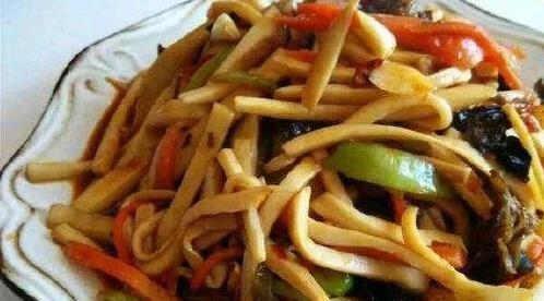 杏鲍菇手撕秒变下饭神器，十分钟上桌，碗里米饭都不够吃