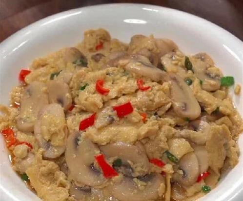10分钟搞定晚餐，白蘑菇炒蛋超香，孩子抢着吃！