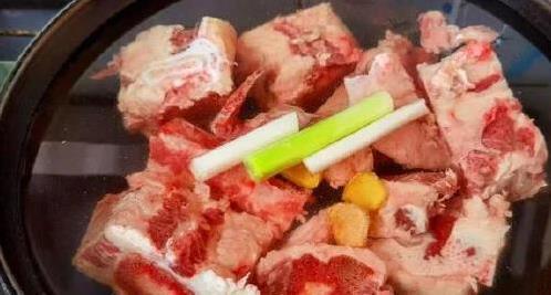 牛脊骨汤比羊肉强，1周喝1次，孩子壮得像牛犊？