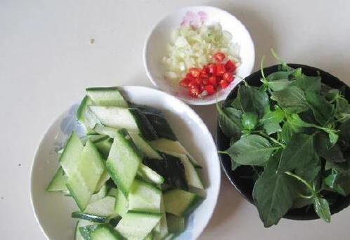 黄瓜加它一拌秒变美味,10分钟上桌,孩子吃完更健康