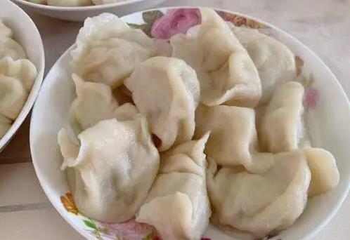 农村野菜藏秘密，马齿苋成护心宝，1盘饺子保健康？