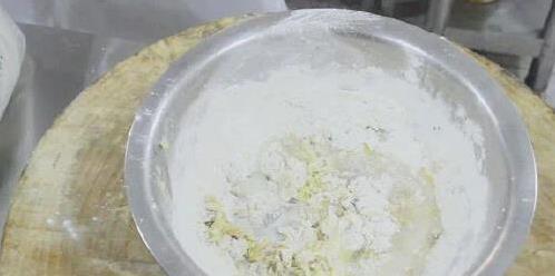 蘑菇也能炸出新花样？3分钟学会软炸秘诀，比饭店还香！
