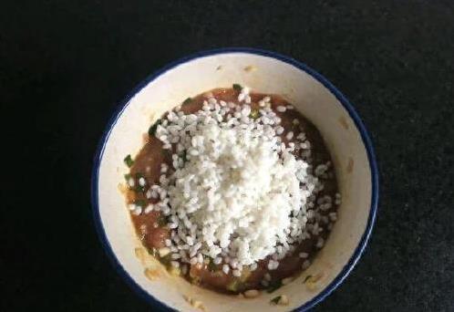 大米不只煮饭香，半斤瘦肉裹珍珠，蒸15分钟惊艳全家