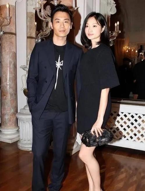 结婚12年零绯闻，朱亚文沈佳妮同框庆生，谣言离婚谁信啊？