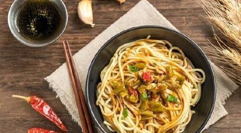 热干面香飘武汉街头，却难出湖北，原因竟有5个？