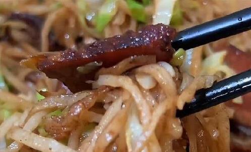 河北小店只开半天，腌肉炒饼香翻全城，想吃却得拼运气？