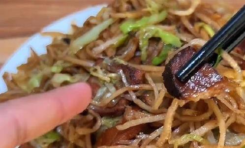河北小店只开半天，腌肉炒饼香翻全城，想吃却得拼运气？
