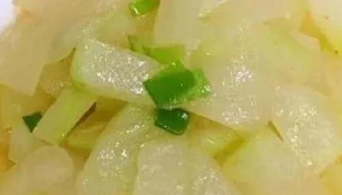 老婆婆一盘冬瓜宴惊艳全村，素食馆冷清却翻盘，秘诀藏在哪？