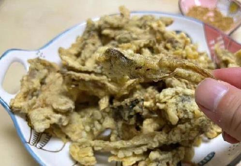 孩子抢着吃炸蘑菇，面糊配方有讲究，3招做出外酥里嫩