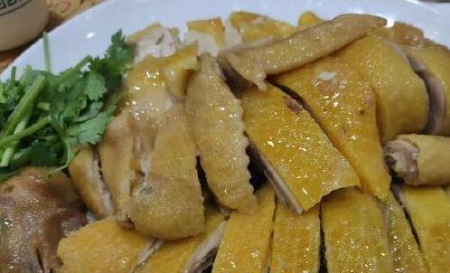 湛江白切鸡88元一斤，皮脆肉嫩香到爆，外地人却不敢下筷？