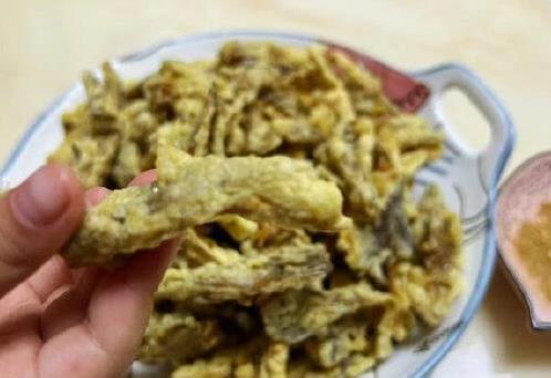 孩子抢着吃炸蘑菇，面糊配方有讲究，3招做出外酥里嫩