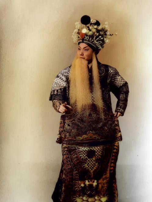 孟小冬究竟有多漂亮？一嫁梅兰芳二嫁杜月笙，美得让人移不开眼！ 舞台与情感的传奇一生